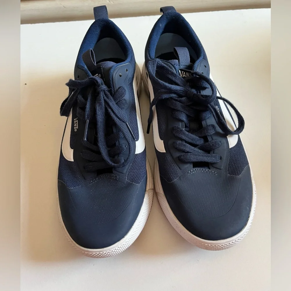 Vans UltraRange UltraCush Shoes Navy & White Men's Size 7 Women’s 8.5 sneakers
